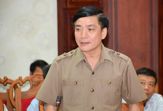 Đồng chí Bùi Văn Cường - Bí thư Tỉnh ủy Đắk Lắk báo cáo tình hình kinh tế - xã hội của tỉnh Đắk Lắk