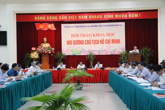 Các đại biểu tham dự Hội thảo khoa học 