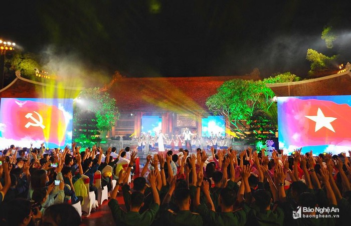 Đông đảo người dân tham dự chương trình Cầu truyền hình 