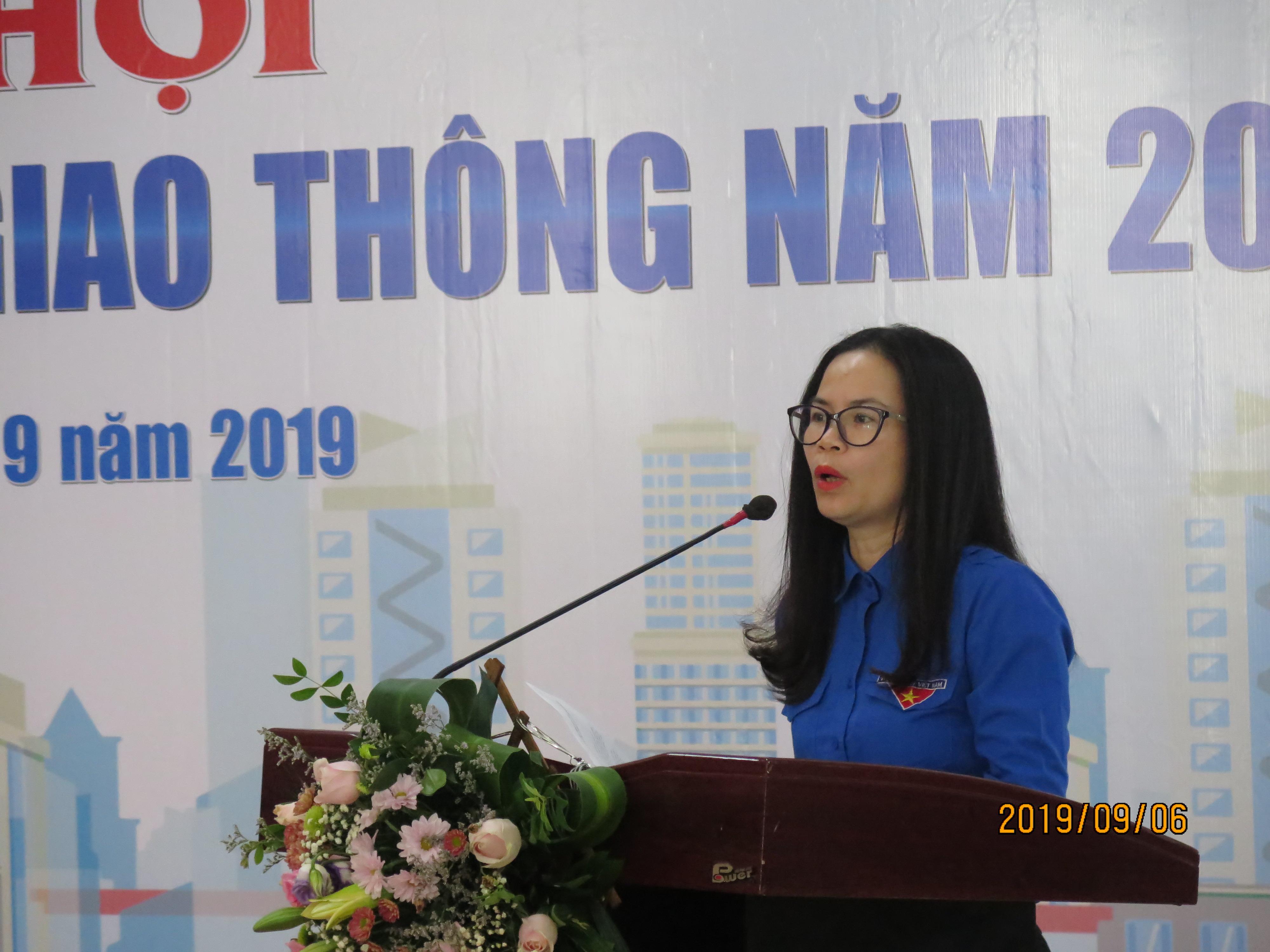 Đồng chí Hoàng Thị Minh Thu- Phó Bí thư Thường trực Đoàn Khối Doanh nghiệp Trung ương phát biểu khai mạc tại Ngày hội “Thanh niên với văn hóa giao thông”.