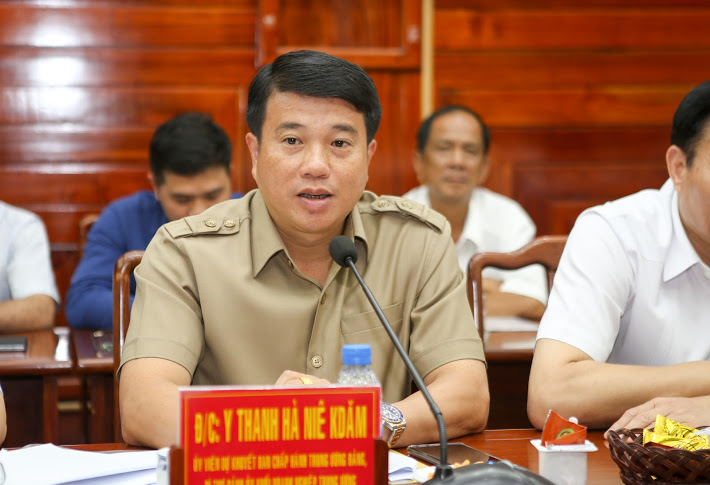 Đồng chí Y Thanh Hà Niê Kđăm - Bí thư Đảng ủy Khối Doanh nghiệp Trung ương phát biểu tại Hội nghị.