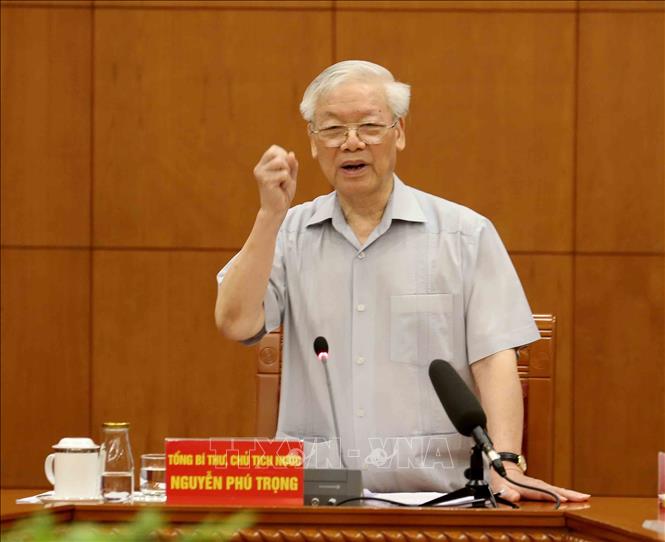 Tổng Bí thư, Chủ tịch nước Nguyễn Phú Trọng thay mặt Bộ Chính trị ký ban hành Quy định số 205-QĐ/TW về kiểm soát quyền lực trong công tác cán bộ và chống chạy chức chạy quyền ngày 23/9/2019.