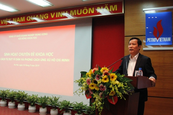 Đồng chí Phạm Tấn Công - Phó Bí thư thường trực Đảng ủy Khối, Bí thư Đảng ủy Cơ quan Đảng ủy Khối, Chủ tịch Hội đồng Khoa học Đảng ủy Khối Doanh nghiệp Trung ương phát biểu tại Hội nghị