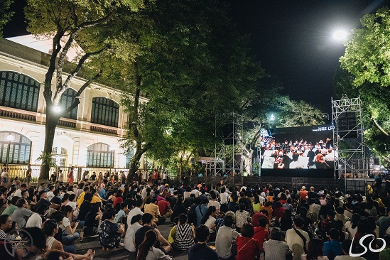 Đông đảo người dân Thủ đô và du khách đã được tham dự và thưởng thức một buổi tiệc âm nhạc đầy cảm xúc.