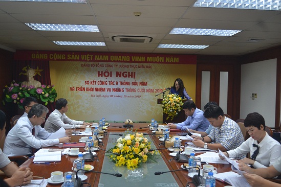 Đ/c Bùi Thị Thanh Tâm, Ủy viên BTV Đảng ủy Khối, Bí thư Đảng ủy, Tổng Giám đốc Tổng công ty phát biểu chỉ đạo tại Hội nghị.