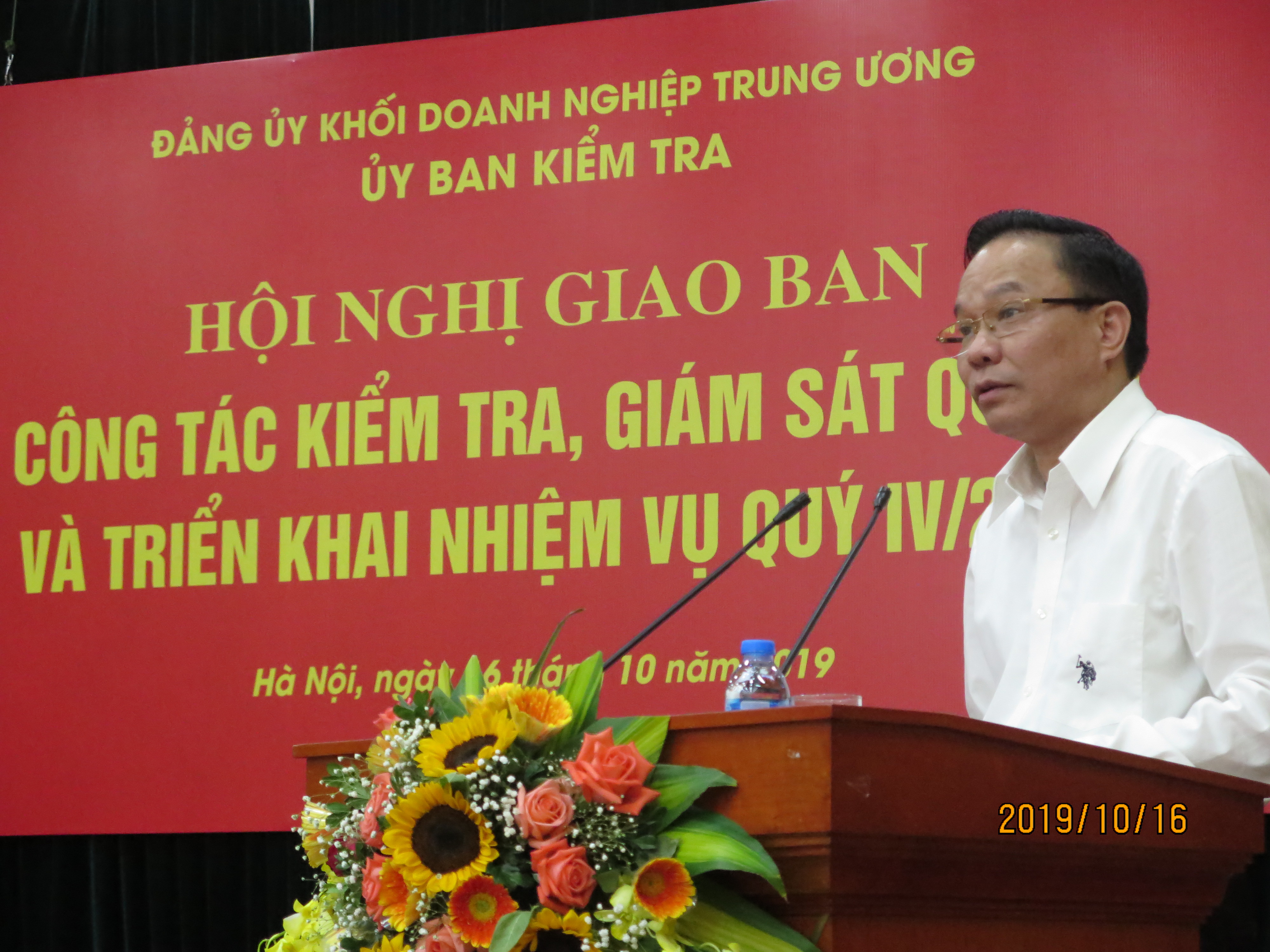 Đồng chí Lê Văn Châu - Phó Bí thư Đảng ủy Khối phát biểu chỉ đạo tại Hội nghị.