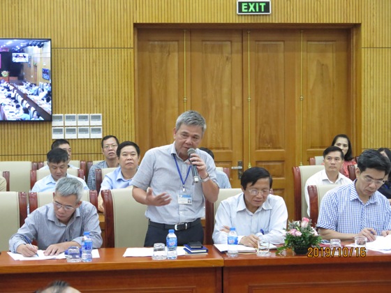 Đại diện Tập đoàn Bưu chính Viễn thông Việt Nam tham luận chuyên đề.