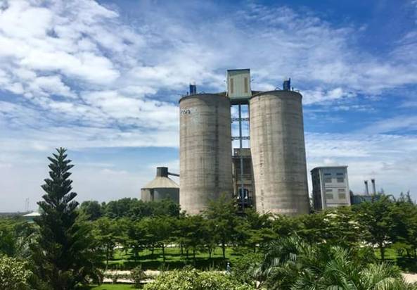 Môi trường xanh quanh khu vực sản xuất Trạm nghiền Long An.