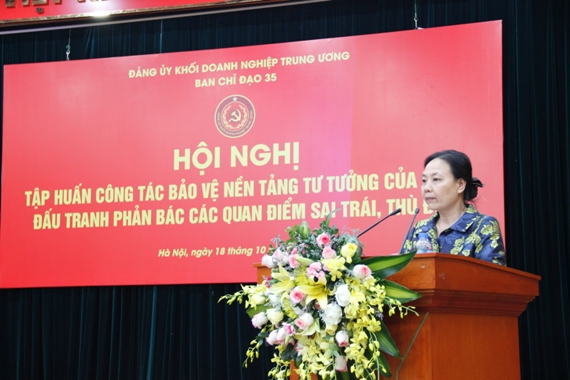 Đồng chí Đoàn Thị Hồng Nga - Ủy viên Ban Thường vụ, Trưởng ban Tuyên giáo, Phó Trưởng ban Thường trực Ban Chỉ đạo 35 Đảng ủy Khối phát biểu tại Hội nghị.