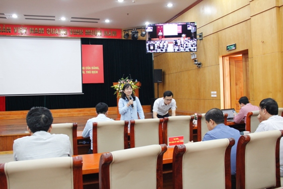 Đồng chí Nguyễn Thị Thu Cúc – Phó Trưởng Ban Tuyên giáo tỉnh ủy Tây Ninh trao đổi kinh nghiệm thực hiện công tác bảo vệ nền tảng tư tưởng của Đảng, đấu tranh phản bác các quan điểm sai trái, thù địch trên không gian mạng.