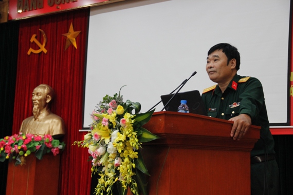 Đại tá Đoàn Tư Hoan – Trưởng phòng Báo cáo viên, Cục Tuyên huấn, Tổng cục chính trị Bộ Quốc phòng trao đổi một số nội dung về tình hình Biển Đông, Bãi Tư Chính thời gian qua.