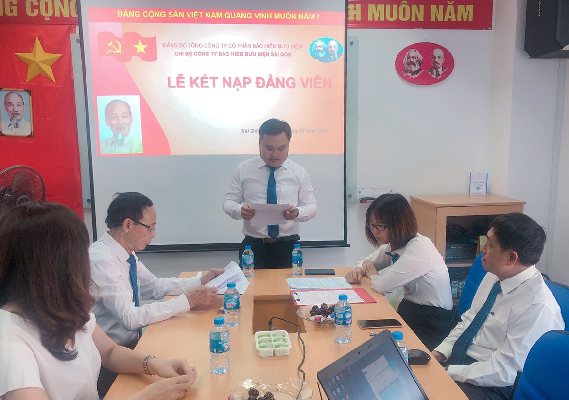 Lễ kết nạp đảng viên tại Chi bộ PTI Sài Gòn.