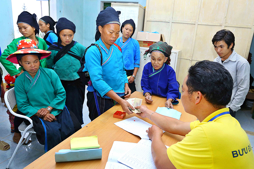 Chi trả trợ cấp cho người dân tại BĐ-VHX Chiến Phố, huyện Hoàng Su Phì, tỉnh Hà Giang