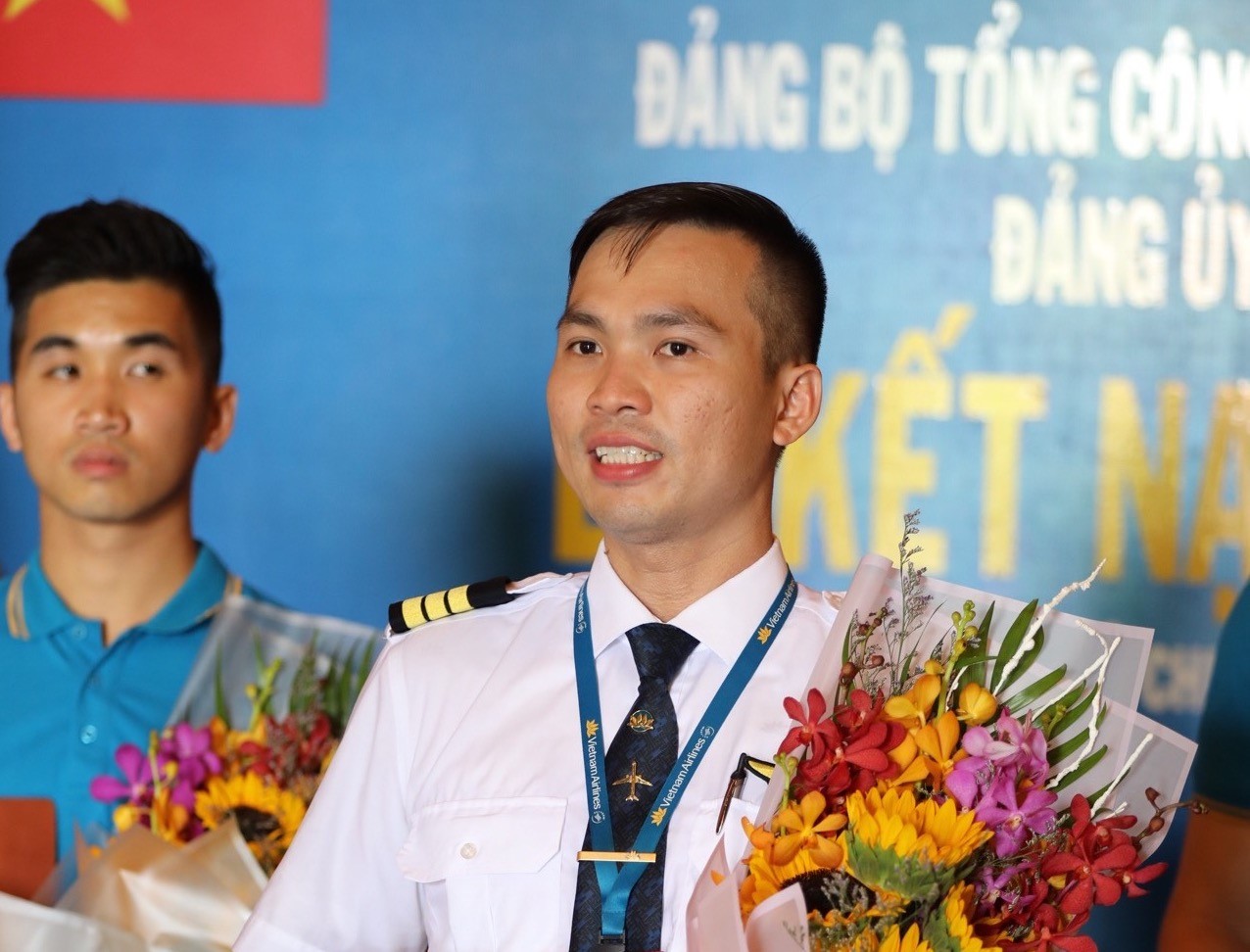 Cơ phó A350 Trương Châu Hiếu Đức thay mặt đang viên mới kết nạp phát biểu cảm tưởng. 
