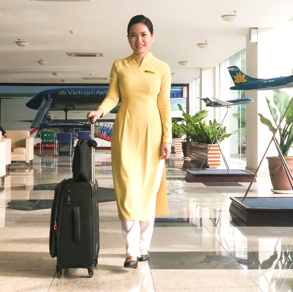 Tiếp viên trưởng Nguyễn Thị Xuân Hương 64. 