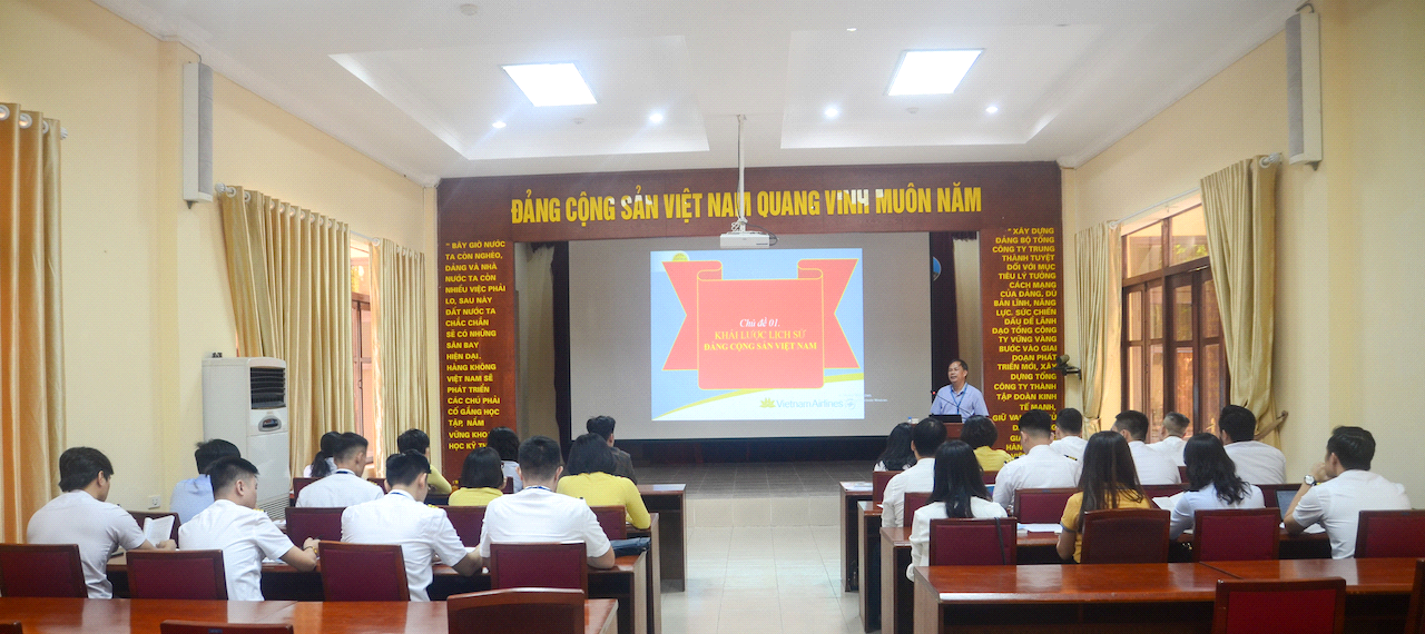 Đảng ủy Đoàn bay phối hợp với VPĐU TCT tổ chức hai lớp bồi dưỡng lý luận chính trị dành riêng cho 38 học viên. 