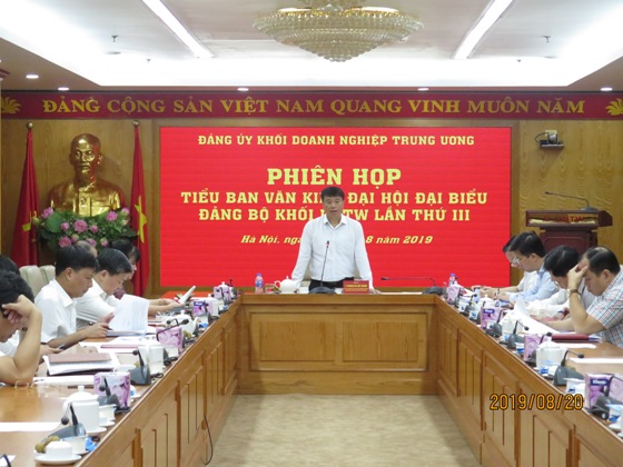 Đồng chí Y Thanh Hà Niê Kđăm - Ủy viên dự khuyết Ban Chấp hành Trung ương Đảng, Bí thư Đảng ủy Khối, Trưởng Tiểu ban Văn kiện chủ trì phiên họp.