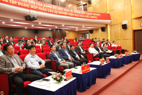 Đồng chí Y Thanh Hà Niê Kđăm - Ủy viên dự khuyết Ban Chấp hành Trung ương Đảng, Bí thư Đảng ủy Khối cùng các đại biểu tham dự Hội nghị tại điểm cầu chính của Đảng ủy Khối Doanh nghiệp Trung ương.