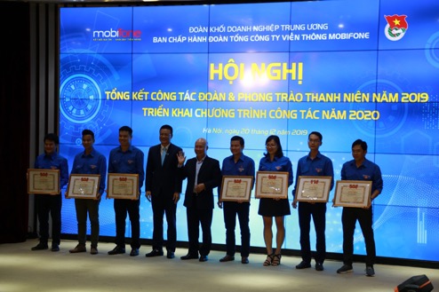 Những tập thể và cá nhân có thành tích xuất sắc trong công tác Đoàn được nhận Bằng khen của Trung ương Đoàn và Đoàn Khối DNTW