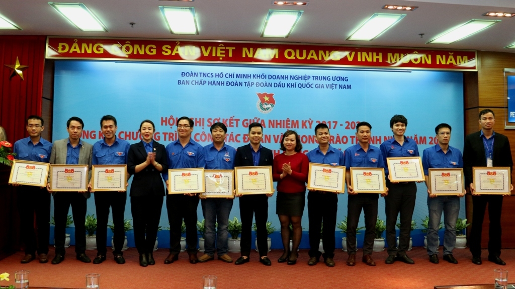 Các tập thể và cá nhân xuất sắc trong công tác đoàn và phong trào thanh niên năm 2019 được nhận bằng khen của Đoàn Khối Doanh nghiệp Trung ương