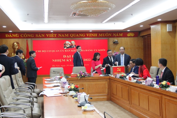 Chi bộ Ủy ban Kiểm tra Cơ quan Đảng ủy Khối bỏ phiếu bầu tại Đại hội nhiệm kỳ 2019-2022.