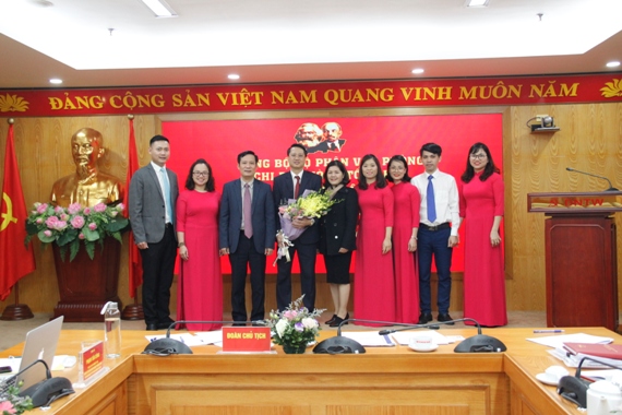 Chi bộ phòng Tổng hợp Cơ quan Đảng ủy Khối chụp ảnh lưu niệm tại Đại hội nhiệm kỳ 2019-2022.