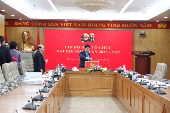 Đồng chí Y Thanh Hà Niê KĐăm - Ủy viên dự khuyết Trung ương Đảng, Bí thư Đảng ủy Khối Doanh nghiệp Trung ương bỏ phiếu tại Đại hội Chi bộ Ban Tổ chức Đảng ủy Khối nhiệm kỳ 2020 - 2022