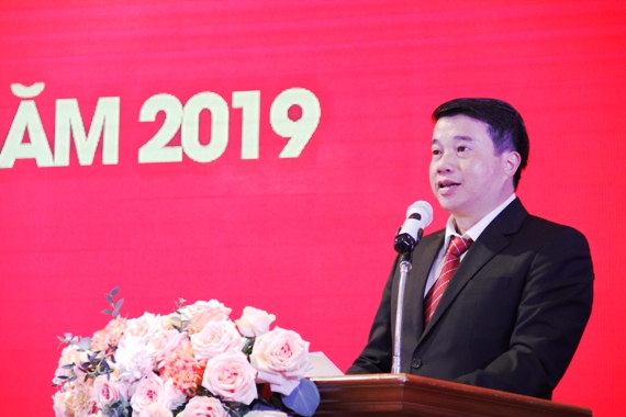 Đồng chí Y Thanh Hà Niê Kđăm - Ủy viên dự khuyết Ban Chấp hành Trung ương Đảng, Bí thư Đảng ủy Khối phát biểu khai mạc Hội nghị.