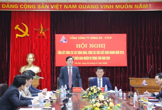 Đồng chí Phạm Tấn Công - Phó Bí thư thường trực Đảng ủy Khối Doanh nghiệp Trung ương phát biểu tại Hội nghị.