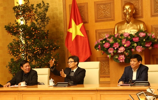 Phó Thủ tướng Vũ Đức Đam phát biểu tại cuộc họp.