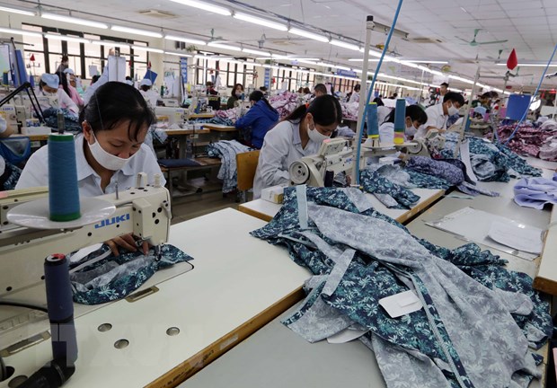 Hoạt động sản xuất tại nhà máy của Tổng Công ty May 10.