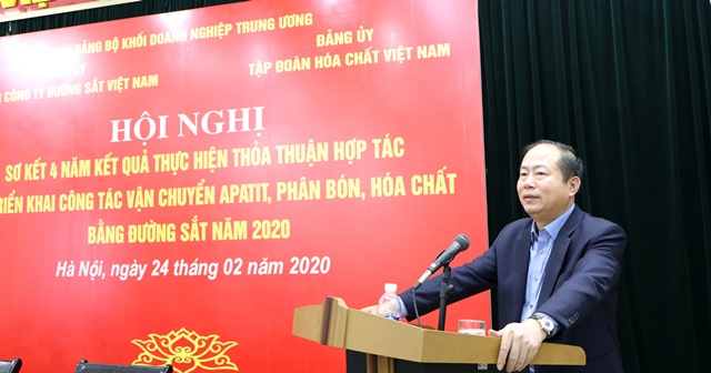 Đồng chí Vũ Anh Minh, Bí thư Đảng ủy , Chủ tịch HĐTV Tổng công ty Đường sắt Việt Nam nêu rõ, VINACHEM là một khách hàng lớn, có truyền thống của ĐSVN nên Tổng công ty sẽ tiếp tục xem xét những chính sách ưu tiên trong vận chuyển hàng hóa của Tập đoàn. 