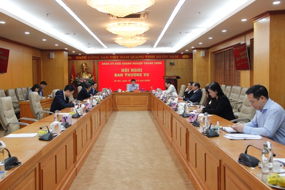 Đồng chí Y Thanh Hà Niê Kđăm - Ủy viên dự khuyết Ban Chấp hành Trung ương Đảng, Bí thư Đảng ủy Khối chủ trì Hội nghị.