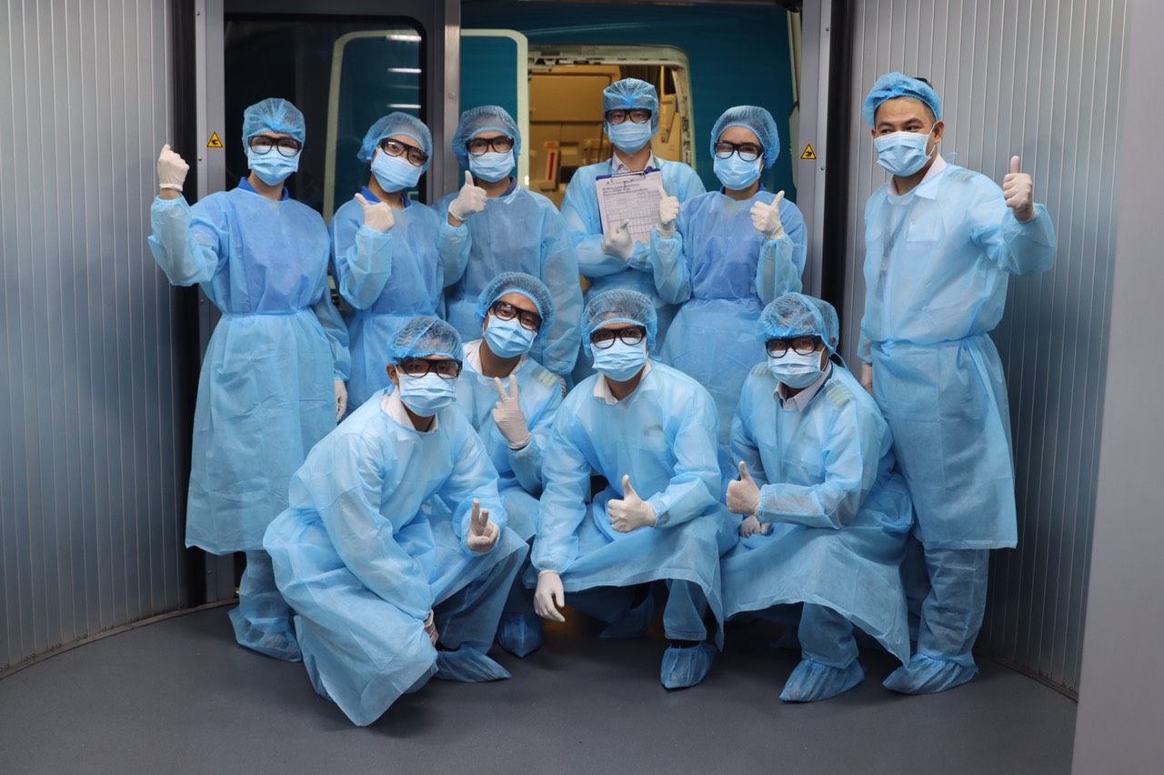 Vietnam Airlines đã phối hợp với các cơ quan chức năng trang bị đồ bảo hộ y tế đặc chủng cho tổ bay.