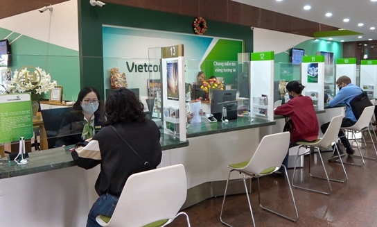 Giao dịch tại Vietcombank. 