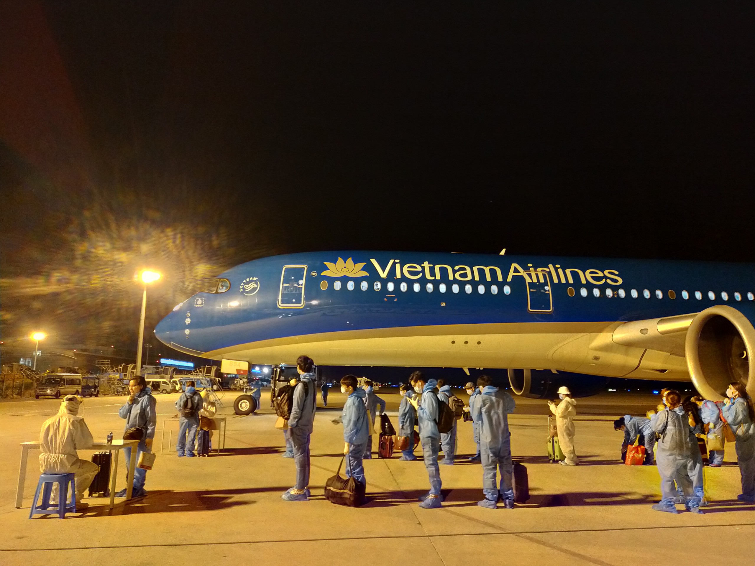 Ngay sau khi hạ cánh tại Đà Nẵng.