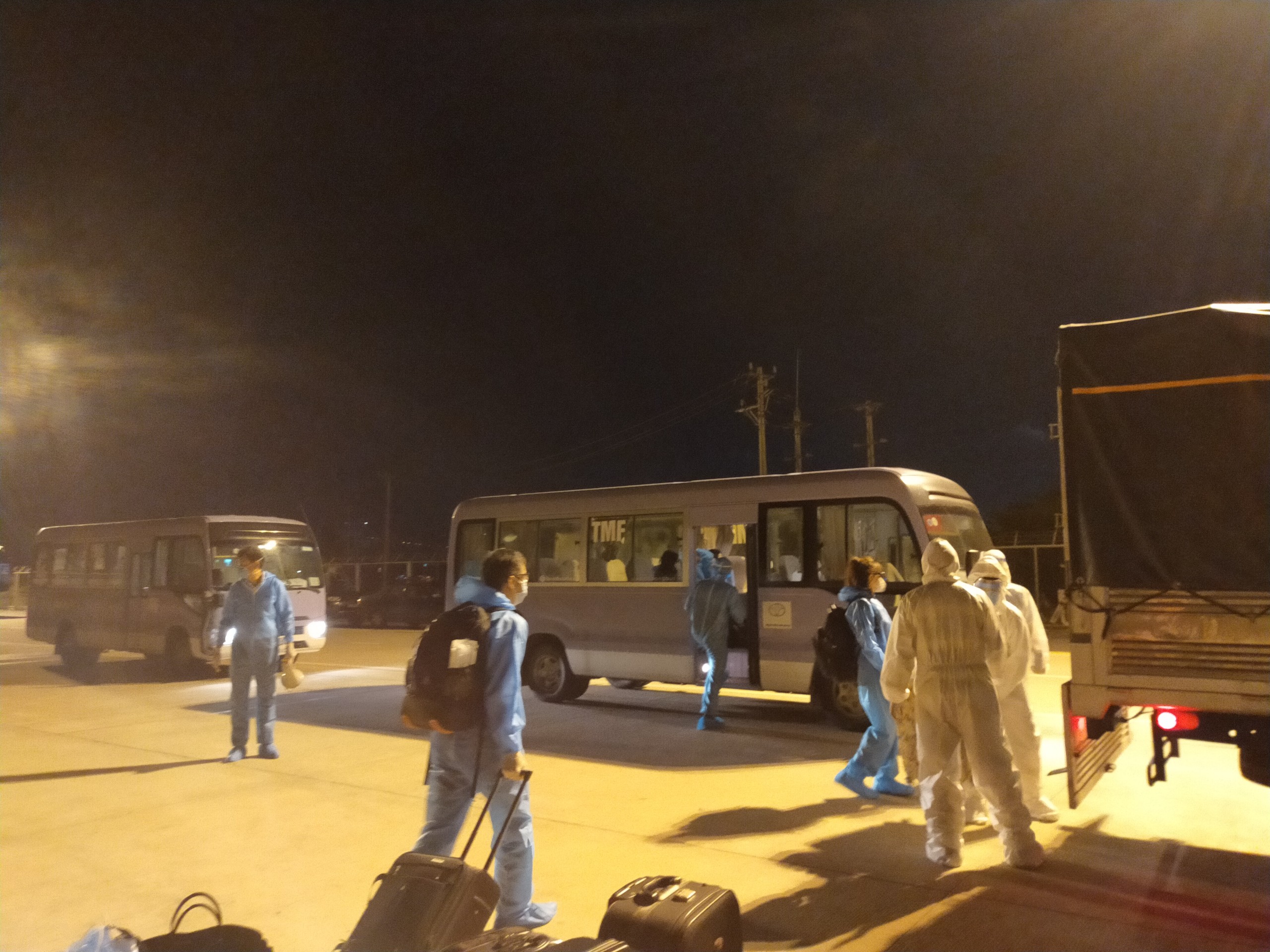 Toàn bộ hành khách được kiểm tra sức khỏe và cách ly tập trung theo quy định.