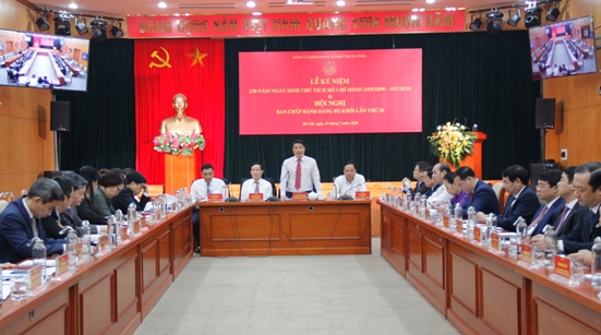 Đồng chí Y Thanh Hà Niê Kđăm - Bí thư Đảng ủy Khối DNTW chủ trì Hội nghị.