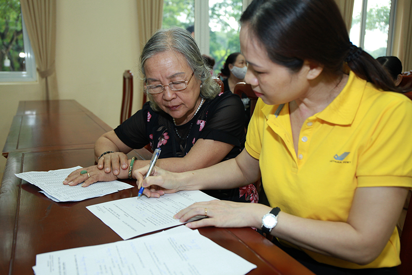 Hội nghị tuyên truyền BHXH tại Quận Cầu Giấy (Hà Nội).