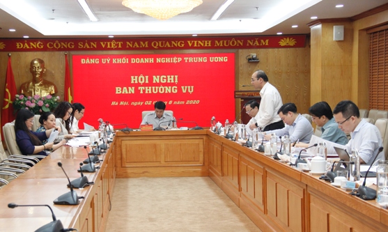 Đ/c Đặng Hùng  Minh – Chủ nhiệm UBKT Đảng ủy Khối, Phó Bí thư Đảng ủy Cơ quan thay mặt Đảng ủy Cơ quan Đảng ủy Khối báo cáo Ban Thường vụ Đảng ủy Khối Doanh nghiệp Trung ương về công tác chuẩn bị Đại hội Đảng bộ Cơ quan Đảng ủy Khối lần thứ III, nhiệm kỳ 2020 - 2025.