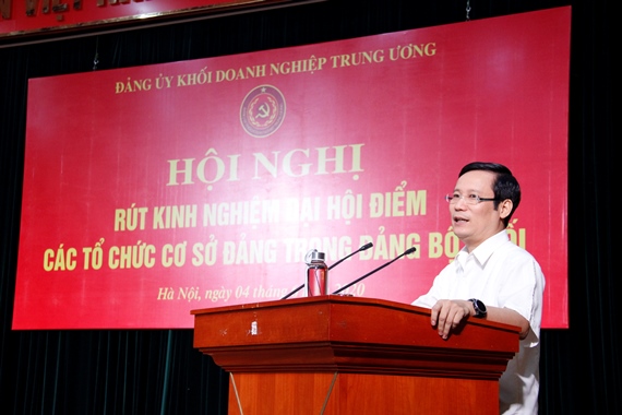 Đồng chí Phạm Tấn Công - Phó Bí thư Thường trực Đảng ủy Khối phát biểu kết luận Hội nghị.