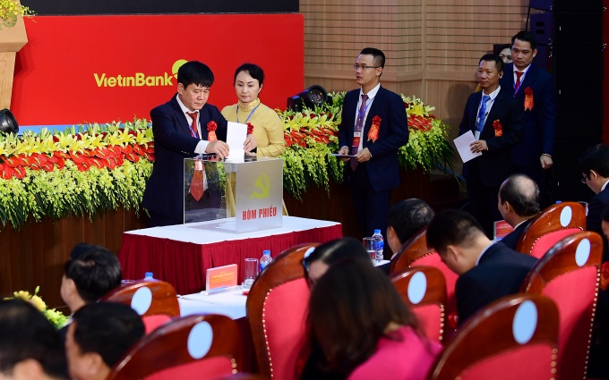 Các đại biểu dự Đại hội bỏ phiếu bầu Ban Chấp hành Đảng bộ khóa mới.