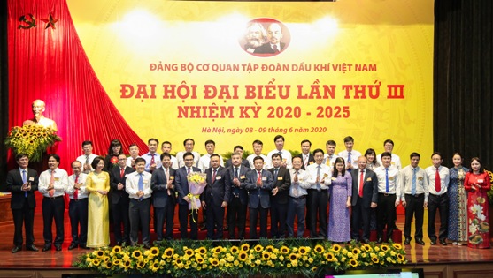 Ra mắt Ban Chấp hành Đảng bộ Cơ quan Tập đoàn khóa III, nhiệm kỳ 2020 - 2025 tại Đại hội.
