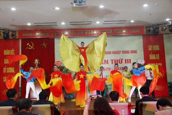 Văn nghệ chào mừng Đại hội.