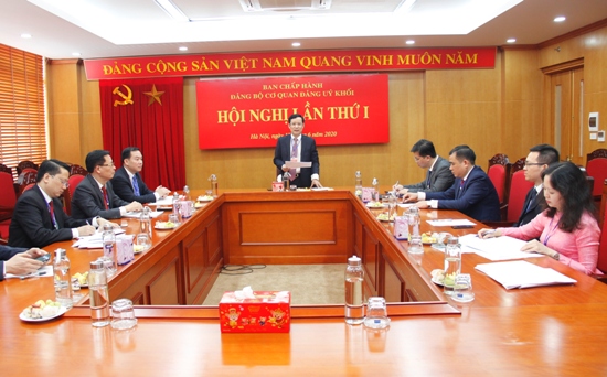 Đồng chí Phạm Tấn Công - Phó Bí thư thường trực Đảng ủy Khối, Bí thư Đảng ủy Cơ quan Đảng ủy Khối chủ trì Hội nghị Ban chấp hành