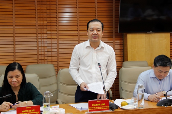 Đồng chí Phạm Đức Long, Ủy viên BCH Đảng bộ Khối, Bí thư Đảng bộ, Chủ tịch HĐTV, Tổng Giám đốc Tập đoàn Bưu Chính Viễn thông Việt Nam tham gia ý kiến vào dự thảo Báo cáo.