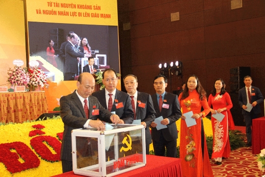 Các đại biểu bỏ phiếu bầu Ban Chấp hành Đảng bộ TKV nhiệm kỳ 2020 - 2025.