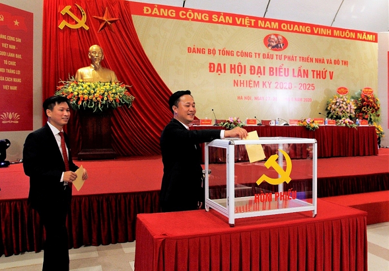 Các đại biểu bỏ phiếu bầu BCH Đảng bộ HUD, nhiệm kỳ 2020-2025.