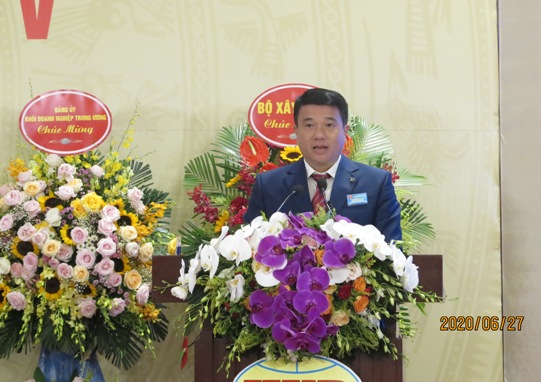 Đồng chí Y Thanh Hà Niê Kđăm - Bí thư Đảng ủy Khối Doanh nghiệp Trung ương phát biểu tại Đại hội