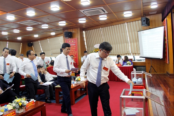 Các đại biểu bỏ phiếu bầu BCH Đảng bộ Tổng công ty Lương thực miền Bắc, nhiệm kỳ 2020 - 2025.